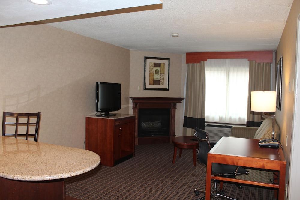 Comfort Inn & Suites West Springfield Dış mekan fotoğraf