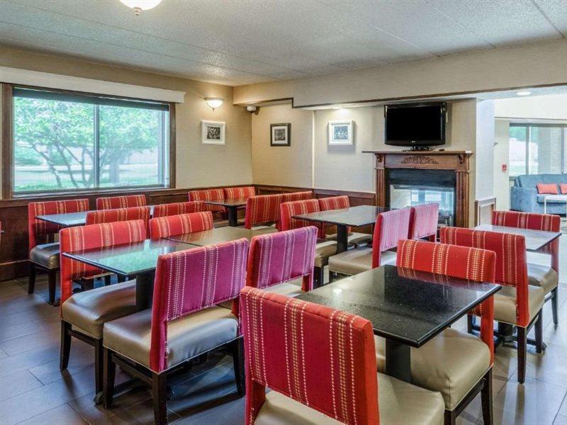 Comfort Inn & Suites West Springfield Dış mekan fotoğraf