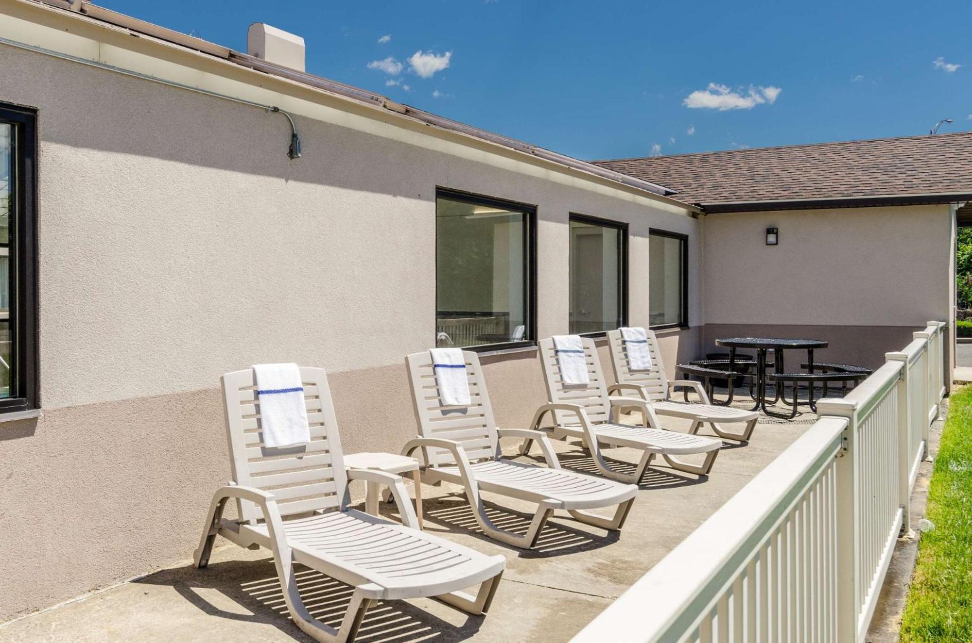 Comfort Inn & Suites West Springfield Dış mekan fotoğraf