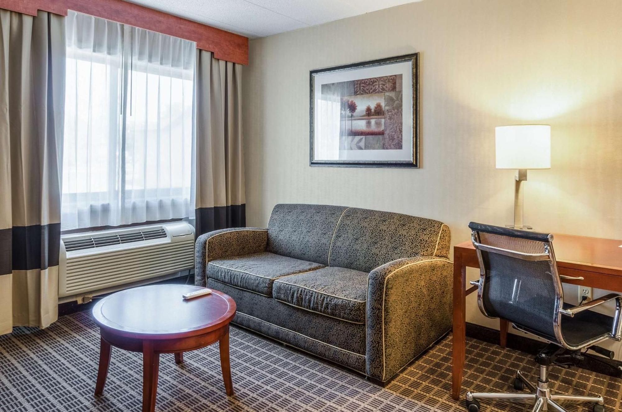 Comfort Inn & Suites West Springfield Dış mekan fotoğraf