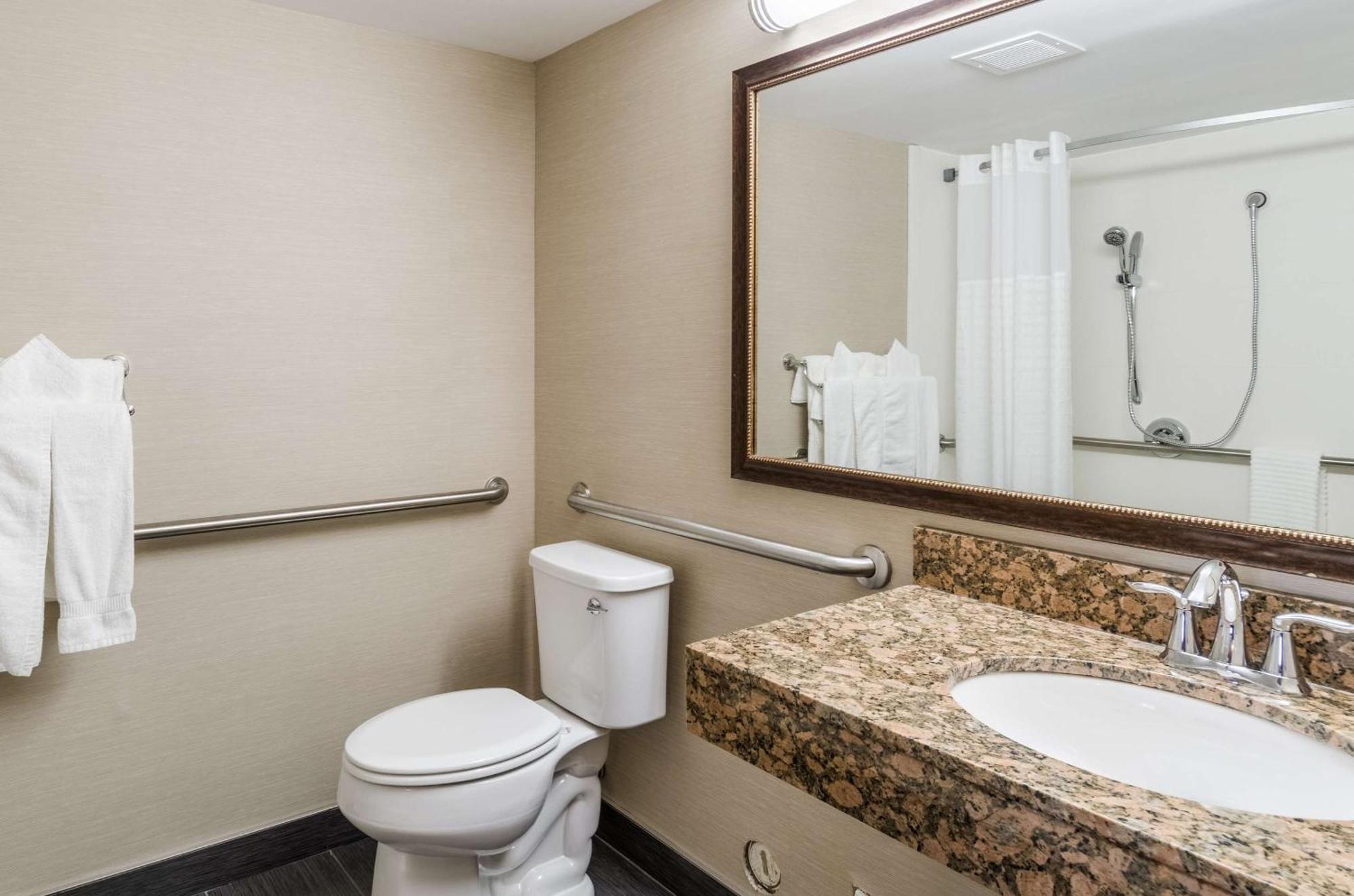 Comfort Inn & Suites West Springfield Dış mekan fotoğraf
