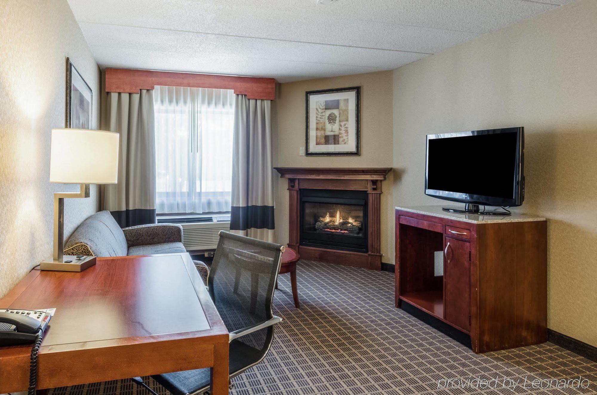 Comfort Inn & Suites West Springfield Dış mekan fotoğraf